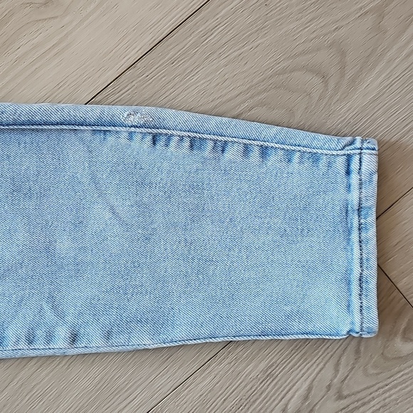 Levi's High Waisted Mom Jeans, Size 26 - Picture 7 of 16